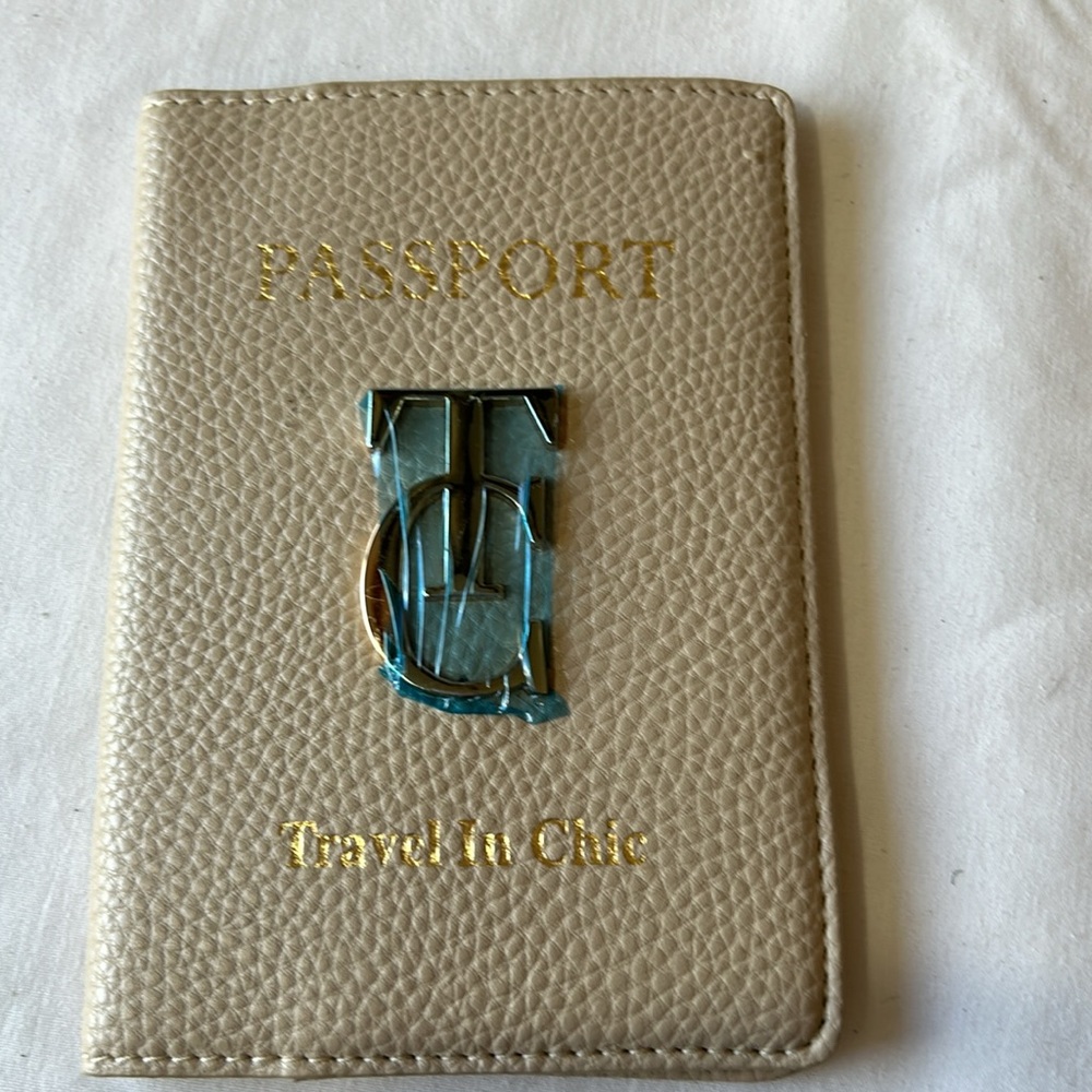 Travel in Chic Passport Holder Wallet NWT - Picture 4 of 6